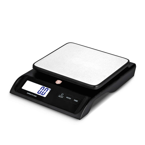 Product image of Digital kitchen scale capacity 6kg. Part of the Black Rose Collection . Features: • Material: stainless steel and plastic • Capacity: 6 kg • Size: 18,8*15*4,2 cm • Weight unit: g/oz/ml/lb • 2 pcs AAA battery included • Color: bla.... (Studio view). Official Berlinger Haus product, boosted by Promintra sl.