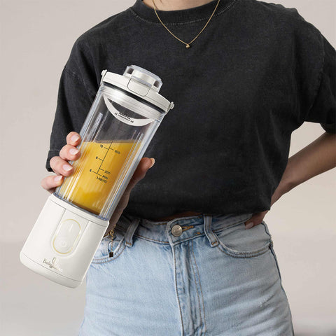 Product image of Cordless portable blender. Part of the Sahara Collection . Features: • Material: stainless steel, plastic • Power: 110 W • Capacity: 400 ml • Rechargeable battery: 2000mAh, 7,4 V • Charging time: 3 hours • Accessorie.... (Studio view). Official Berlinger Haus product, boosted by Promintra sl.