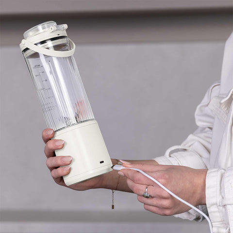 Product image of Cordless portable blender. Part of the Sahara Collection . Features: • Material: stainless steel, plastic • Power: 110 W • Capacity: 400 ml • Rechargeable battery: 2000mAh, 7,4 V • Charging time: 3 hours • Accessorie.... (Studio view). Official Berlinger Haus product, boosted by Promintra sl.