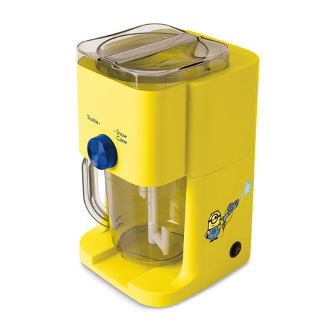 Product image of Slushie maker. Part of the Minions Collection . Features: • Power: 30W • Voltage: 220-240V, 50/60 Hz • Jar capacity: 1,1L • Accessories: • Measuring cup • Stirring paddle • Color: yellow- blue. (Studio view). Official Berlinger Haus product, boosted by Promintra sl.