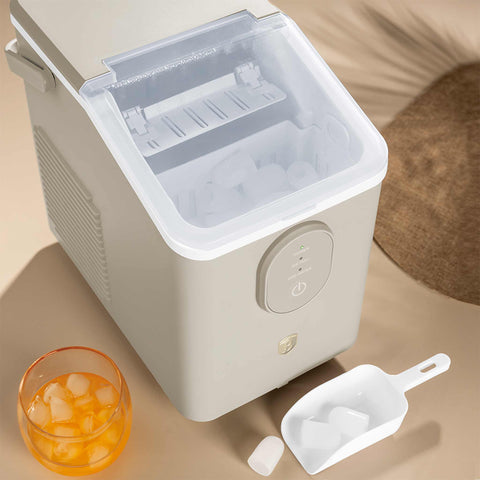 Product image of Ice cube maker. Part of the Sahara Collection . Features: • Power: 120W • Voltage: 220-240V, 50/60Hz • 0,8L water tank • Accessories: • Ice scoop • Ice basket • Length of power cord: 1,2 m • Color: cream. (Studio view). Official Berlinger Haus product, boosted by Promintra sl.