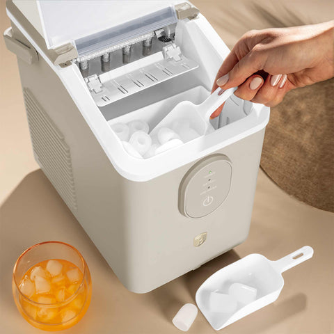 Product image of Ice cube maker. Part of the Sahara Collection . Features: • Power: 120W • Voltage: 220-240V, 50/60Hz • 0,8L water tank • Accessories: • Ice scoop • Ice basket • Length of power cord: 1,2 m • Color: cream. (Studio view). Official Berlinger Haus product, boosted by Promintra sl.