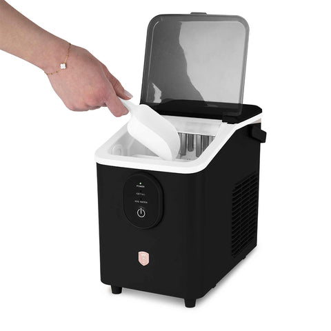 Product image of Ice cube maker. Part of the Black Rose Collection . Features: • Power: 120W • Voltage: 220-240V, 50/60Hz • 0,8L water tank • Accessories: • Ice scoop • Ice basket • Length of power cord: 1,2 m • Color: black- .... (Studio view). Official Berlinger Haus product, boosted by Promintra sl.