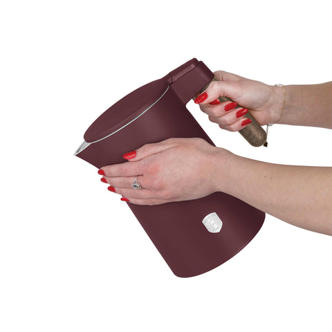 Product image of Double wall kettle. Part of the Leonardo Nordic Collection . Features: • Material: stainless steel inside, plastic outside • Capacity: 1,7L • Voltage: 220-240V, 50/60Hz • Power: 2200 W • Size: 23*16*25 cm • Length of p.... (Studio view). Official Berlinger Haus product, boosted by Promintra sl.