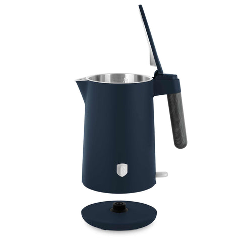 Product image of Double wall kettle. Part of the Deep Sea Collection . Features: • Material: 18/10 stainless steel inside, plastic outside • Capacity: 1,7L • Voltage: 220-240V, 50/60Hz • Power: 2200 W • Size: 23*16*25 cm • Lengt.... (Studio view). Official Berlinger Haus product, boosted by Promintra sl.