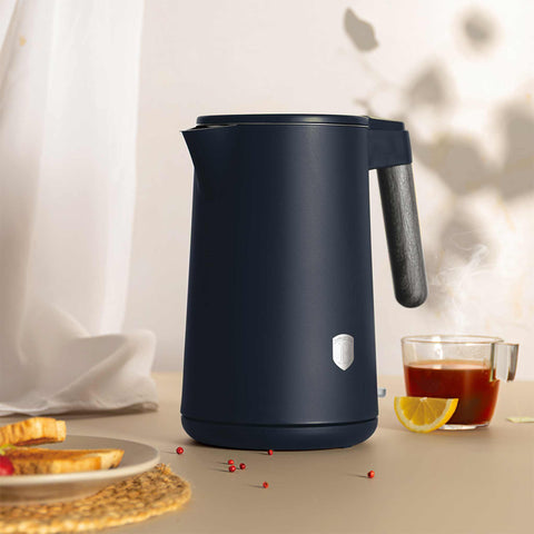 Product image of Double wall kettle. Part of the Deep Sea Collection . Features: • Material: 18/10 stainless steel inside, plastic outside • Capacity: 1,7L • Voltage: 220-240V, 50/60Hz • Power: 2200 W • Size: 23*16*25 cm • Lengt.... (Studio view). Official Berlinger Haus product, boosted by Promintra sl.