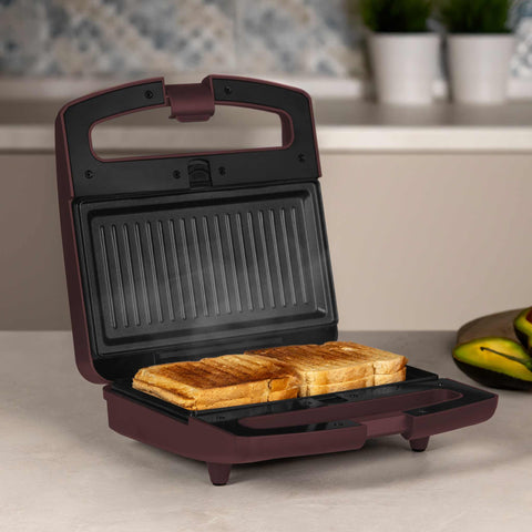 Product image of 3in1 sandwich maker with detachable plates and glass panel. Part of the Leonardo Collection . Features: • Material: aluminium, glass, plastic • Power: 800 W • Voltage: 220-240 V, 50/60Hz • Plate size: 21,6*12 cm • NON-STICK coating • Length of power c.... (Studio view). Official Berlinger Haus product, boosted by Promintra sl.