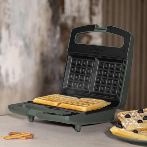 Product image of 3in1 sandwich maker with detachable plates and glass panel. Part of the Matte Green Collection . Features: • Material: aluminium, glass, plastic • Power: 800 W • Voltage: 220-240 V, 50/60Hz • Plate size: 21,6*12 cm • NON-STICK coating • Length of power c.... (Studio view). Official Berlinger Haus product, boosted by Promintra sl.