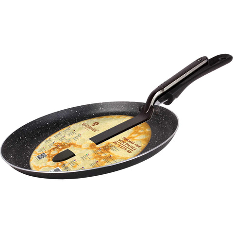 Product image of Pancake pan with turner black 24cm. Part of the Blaumann/Pancake pan . Features: • Material: pressed aluminum • Size: Ø24 cm • FREE NYLON TURNER • Color: matt black • WITHOUT INDUCTION BOTTOM. (Studio view). Official Berlinger Haus product, boosted by Promintra sl.