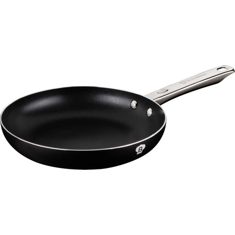Product image of Frypan 28cm. Part of the Blaumann/Platinum Collection . Features: • Material: aluminum with stainless steel handle • Frypan Ø28*5,2 cm 2,4L • Color: matt black. (Lifestyle view). Official Berlinger Haus product, boosted by Promintra sl.