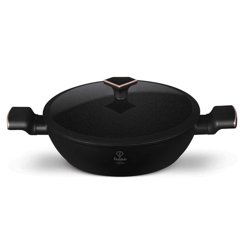Product image of Shallow pot with lid 28cm. Part of the MATTE BLACK- ROSE GOLD . Features: • Material: forged aluminum with non-stick titanPro coating • Shallow pot with lid Ø28*7,5 cm 3,8L • Color: matt black- rose gold. (Studio view). Official Berlinger Haus product, boosted by Promintra sl.