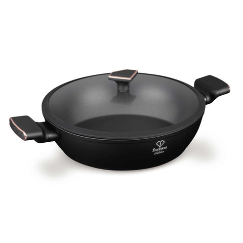 Product image of Shallow pot with lid 30cm. Part of the MATTE BLACK- ROSE GOLD . Features: • Material: forged aluminum with non-stick titanPro coating • Shallow pot with lid Ø30*8 cm 4,5L • Color: matt black- rose gold. (Studio view). Official Berlinger Haus product, boosted by Promintra sl.
