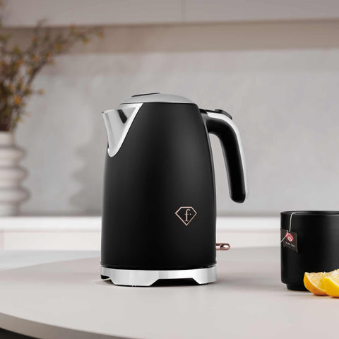 Product image of Electric kettle. Part of the MATTE BLACK- ROSE GOLD . Features: • Material: 18/10 stainless steel, plastic • Capacity: 1,7L • Voltage: 220-240V,50/60Hz • Power: 2200 W • Length of power cord: 65-70 cm • Color: b.... (Studio view). Official Berlinger Haus product, boosted by Promintra sl.