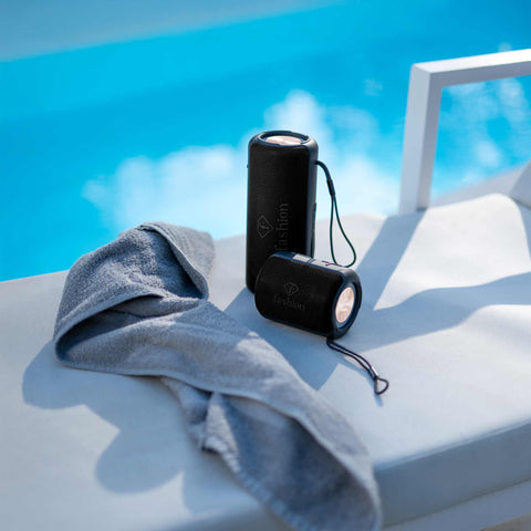 Product image of Bluetooth speaker small size. Part of the MATTE BLACK- ROSE GOLD . Features: • Size: 8,5*8,9*11,5 cm • Bluetooth version 5.2 • Accessories: • Type C charging cable • Travel bag • Color: black- rose gold. (Studio view). Official Berlinger Haus product, boosted by Promintra sl.