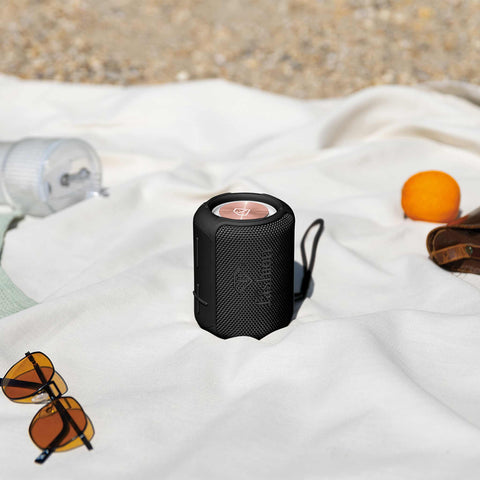 Product image of Bluetooth speaker small size. Part of the MATTE BLACK- ROSE GOLD . Features: • Size: 8,5*8,9*11,5 cm • Bluetooth version 5.2 • Accessories: • Type C charging cable • Travel bag • Color: black- rose gold. (Studio view). Official Berlinger Haus product, boosted by Promintra sl.