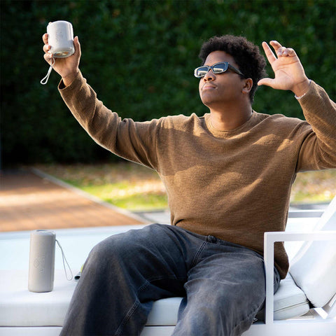  FTV-0118, altavoz Bluetooth de tamaño mediano, color dorado crema, altavoz Bluetooth, carga por cable eléctrico/tipo C