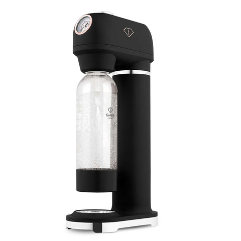 Product image of Soda maker with 2bottles and barometer universal CO2cylinders size. Part of the MATTE BLACK- ROSE GOLD . Features: • Material: stainless steel, pp • Size: 43,5*22*12 cm • 2 pcs pp bottle with cup: 1,0L and 0,5L • Universal, standard CO2 cylinders size (not inclu.... (Studio view). Official Berlinger Haus product, boosted by Promintra sl.