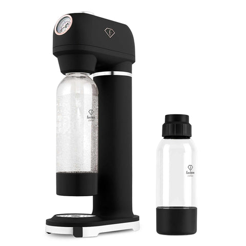 Product image of Soda maker with 2bottles and barometer universal CO2cylinders size. Part of the MATTE BLACK- ROSE GOLD . Features: • Material: stainless steel, pp • Size: 43,5*22*12 cm • 2 pcs pp bottle with cup: 1,0L and 0,5L • Universal, standard CO2 cylinders size (not inclu.... (Studio view). Official Berlinger Haus product, boosted by Promintra sl.