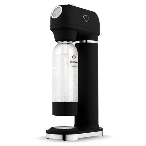 Product image of Soda maker with 2bottles and barometer universal CO2cylinders size. Part of the MATTE BLACK- ROSE GOLD . Features: • Material: stainless steel, pp • Size: 43,5*22*12 cm • 2 pcs pp bottle with cup: 1,0L and 0,5L • Universal, standard CO2 cylinders size (not inclu.... (Studio view). Official Berlinger Haus product, boosted by Promintra sl.