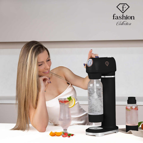Product image of Soda maker with 2bottles and barometer universal CO2cylinders size. Part of the MATTE BLACK- ROSE GOLD . Features: • Material: stainless steel, pp • Size: 43,5*22*12 cm • 2 pcs pp bottle with cup: 1,0L and 0,5L • Universal, standard CO2 cylinders size (not inclu.... (Studio view). Official Berlinger Haus product, boosted by Promintra sl.