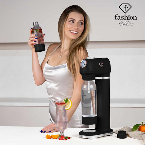 Product image of Soda maker with 2bottles and barometer universal CO2cylinders size. Part of the MATTE BLACK- ROSE GOLD . Features: • Material: stainless steel, pp • Size: 43,5*22*12 cm • 2 pcs pp bottle with cup: 1,0L and 0,5L • Universal, standard CO2 cylinders size (not inclu.... (Studio view). Official Berlinger Haus product, boosted by Promintra sl.