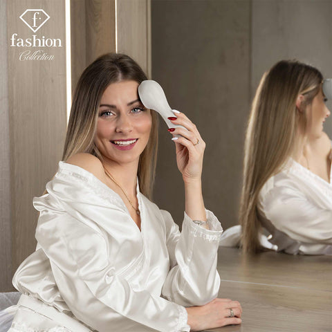 Product image of Hot and cool skin revitalizer. Part of the MATTE CREAM- GOLD . Features: • Size: 169*51*49 mm • Accessories: • Type C charging cable • Wiping cloth • Travel bag • Color: cream- gold. (Studio view). Official Berlinger Haus product, boosted by Promintra sl.