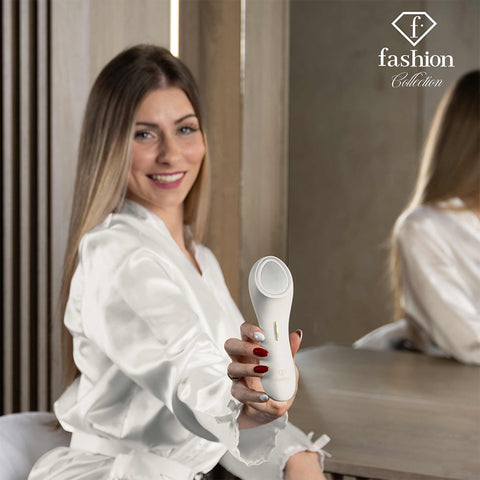 Product image of Hot and cool skin revitalizer. Part of the MATTE CREAM- GOLD . Features: • Size: 169*51*49 mm • Accessories: • Type C charging cable • Wiping cloth • Travel bag • Color: cream- gold. (Studio view). Official Berlinger Haus product, boosted by Promintra sl.