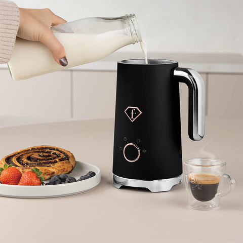 Product image of Milk frother. Part of the MATTE BLACK- ROSE GOLD . Features: • Material: stainless steel, plastic • Capacity for heating: 300 ml • Capacity for foaming: 160 ml • Voltage: 220-240V, 50/60Hz • Power: 400W • 2 p.... (Studio view). Official Berlinger Haus product, boosted by Promintra sl.