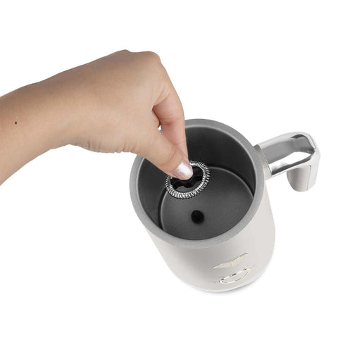 Product image of Milk frother. Part of the MATTE CREAM- GOLD . Features: • Material: stainless steel, plastic • Capacity for heating: 300 ml • Capacity for foaming: 160 ml • Voltage: 220-240V,50/ 60Hz • Power: 400W • 2 p.... (Studio view). Official Berlinger Haus product, boosted by Promintra sl.