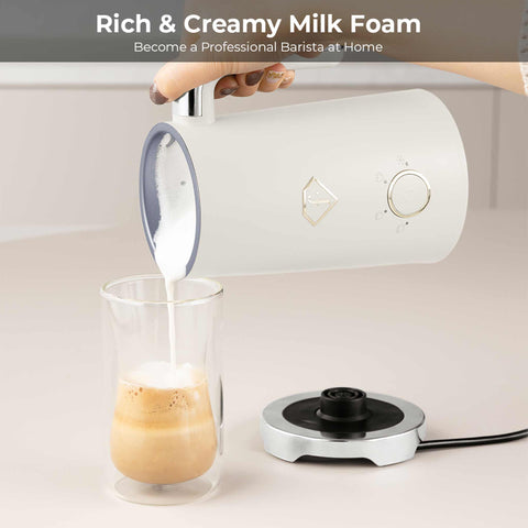 Product image of Milk frother. Part of the MATTE CREAM- GOLD . Features: • Material: stainless steel, plastic • Capacity for heating: 300 ml • Capacity for foaming: 160 ml • Voltage: 220-240V,50/ 60Hz • Power: 400W • 2 p.... (Studio view). Official Berlinger Haus product, boosted by Promintra sl.