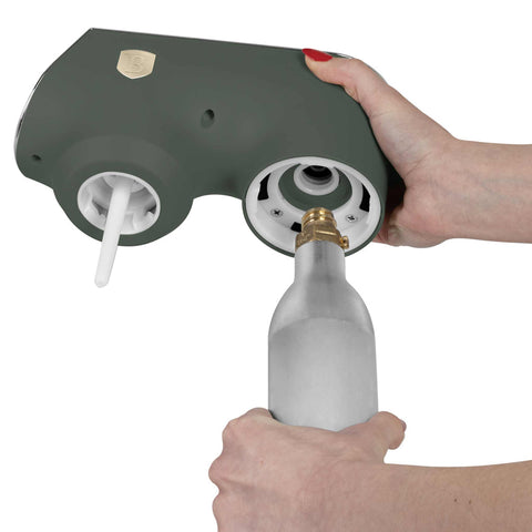 Product image of Soda maker with 2bottles and barometer universal CO2cylinders size. Part of the Matte Green Collection . Features: • Material: stainless steel, pp • Size: 43,5*22*12 cm • 2 pcs pp bottle with cup: 1,0L and 0,5L • Universal, standard CO2 cylinders size (not inclu.... (Studio view). Official Berlinger Haus product, boosted by Promintra sl.