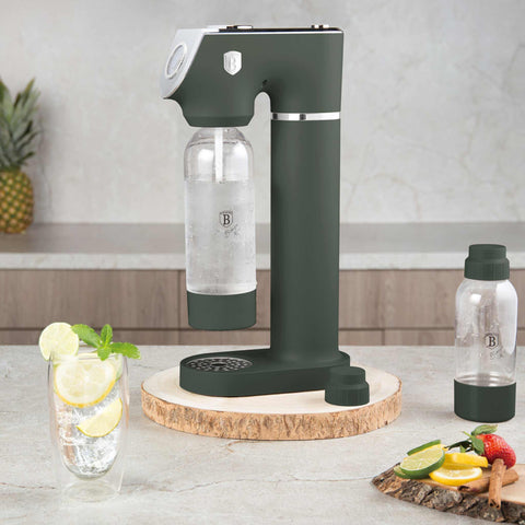 Product image of Soda maker with 2bottles and barometer universal CO2cylinders size. Part of the Matte Green Collection . Features: • Material: stainless steel, pp • Size: 43,5*22*12 cm • 2 pcs pp bottle with cup: 1,0L and 0,5L • Universal, standard CO2 cylinders size (not inclu.... (Studio view). Official Berlinger Haus product, boosted by Promintra sl.