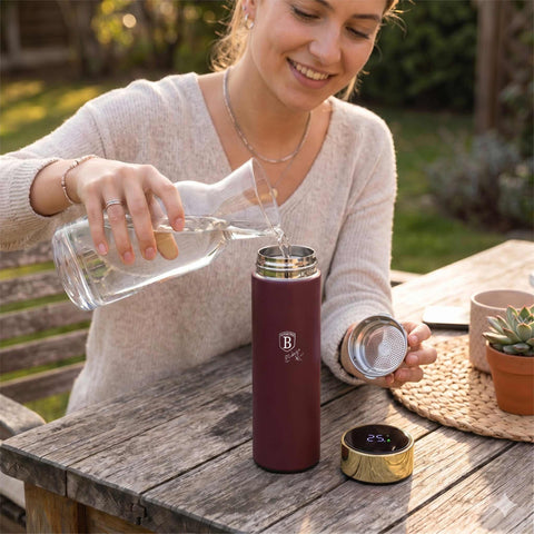 Product image of Drinking bottle with LED temperature display 0,5L. Part of the Leonardo Collection . Features: • Material: inner body 18/10 stainless steel with matt powder coating • Capacity: 0,5 L • 18/10 stainless steel purifying filter • Color: matt bord.... (Studio view). Official Berlinger Haus product, boosted by Promintra sl.