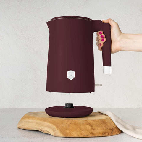 Product image of Double wall kettle. Part of the Leonardo Collection . Features: • Material: 18/10 stainless steel inside, plastic outside • Capacity: 1,7L • Voltage: 220-240V,50/60Hz • Power: 1800 W • Color: matt bordeaux. (Studio view). Official Berlinger Haus product, boosted by Promintra sl.